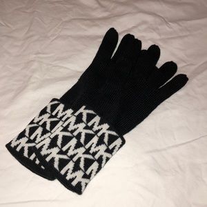 Michael Kors women’s Knit Cuffed Winter Gloves